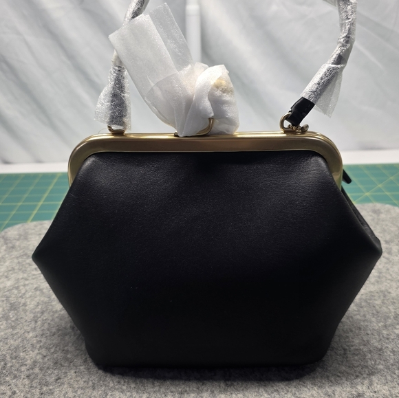 NWT Coach KISSLOCK 16 Black & Brass - Picture 15 of 17